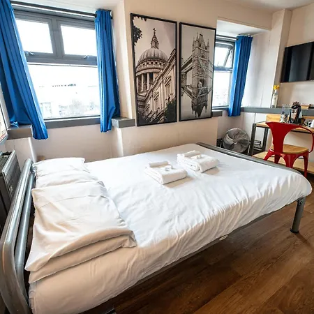 St Christopher's Shepherd's Bush Hostal *