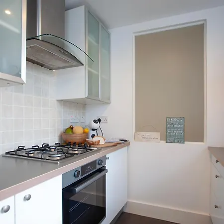 Templar Large Garden Flat * לונדון