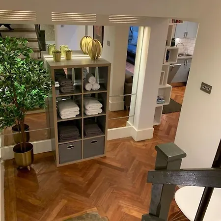 Hyde Park 3bed With Patio As Seen On Tv House Hunters International London