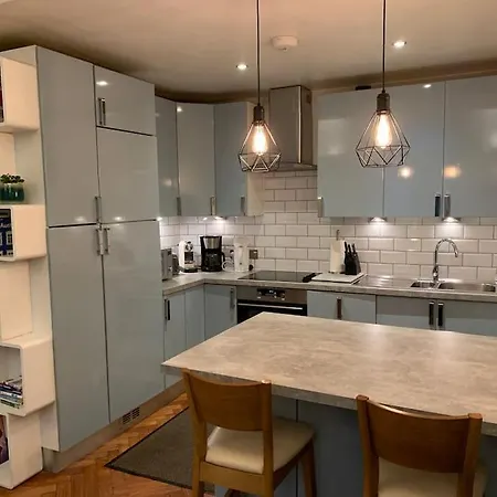 Hyde Park 3bed With Patio As Seen On Tv House Hunters International Apartment London