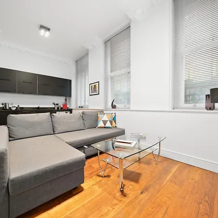 1, 48 Bishopsgate By Living Holiday home *