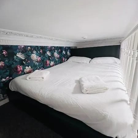 F5- Mezzanine Fits 3 Near Paddington * London