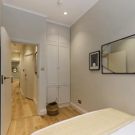 The Bayswater Gardens - Bright 3bdr Apartment