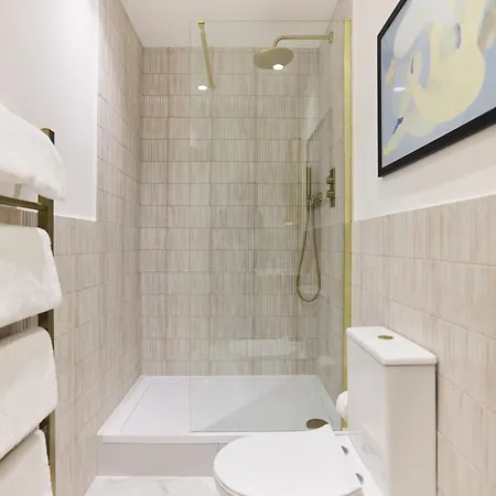 The Bayswater Gardens - Bright 3bdr Apartment London