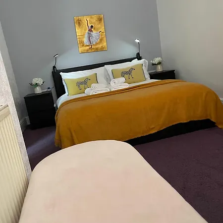 3 Bedroom Flat In Maida Vale Apartment London