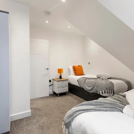 Apartment Luxurious 2 Bedroom - - Location London
