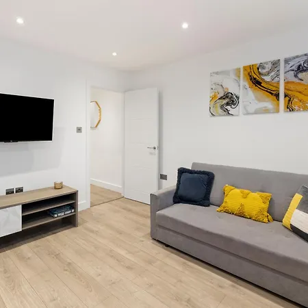 Apartment Luxurious 2 Bedroom - - Location London