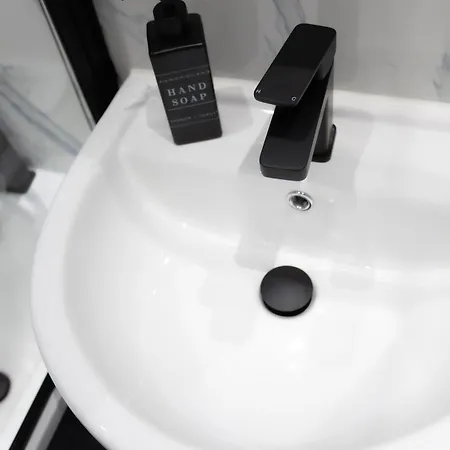 דירה Templar Large Garden Flat *