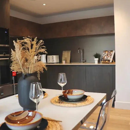 Appartement Luxury 2 Bed Vauxhall, Balcony, Sleeps 4, - Open For Business Stays, Long Stays, Families Relocating