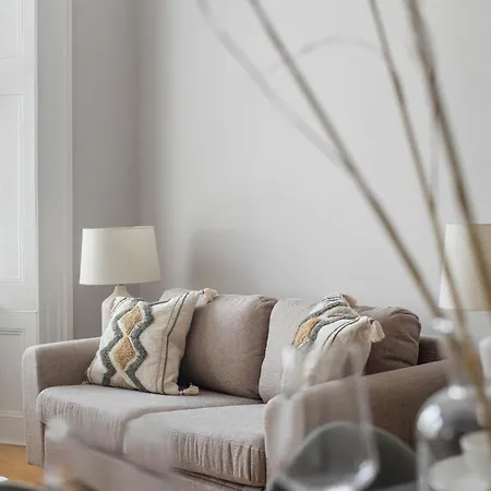 Parea Living - Notting Hill, Stylish 1-bedroom Flat, Private Gardens, Remote Working Apartment *