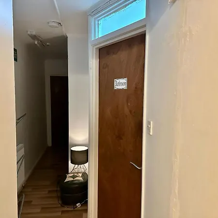Private In Trendy East Guest house London