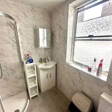 Private In Trendy East Guest house *