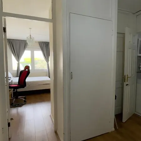 Guest house Charming For Rent Ideal For Tourists Near Portobello Market *