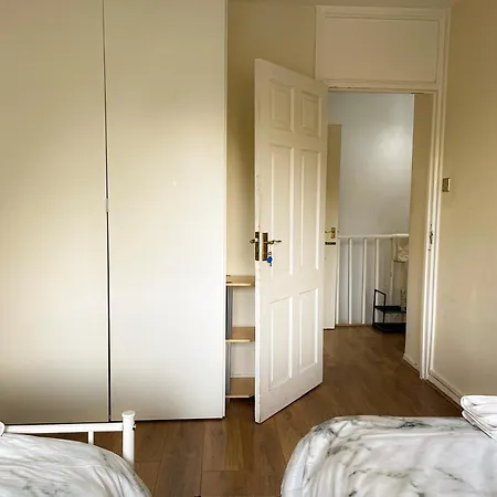 Charming For Rent Ideal For Tourists Near Portobello Market