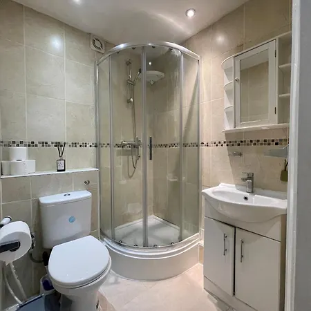 Charming For Rent Ideal For Tourists Near Portobello Market