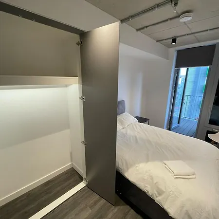 Superb Modern 2-bed In Greenwich *