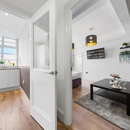 Luxury, Relaxing Apartment! 2 Mins From Paddington Station! * Londres