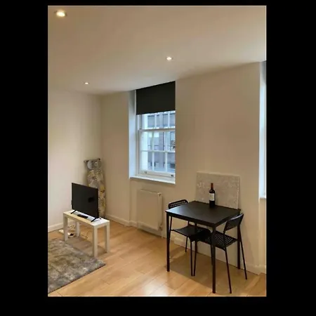 Two Double Bedroom Flat In Soho * London