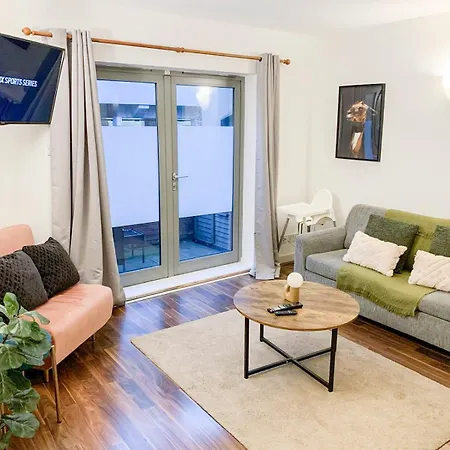 1 Bedroom Flat With Free Parking In Canary Wharf Near Musuem Apartment