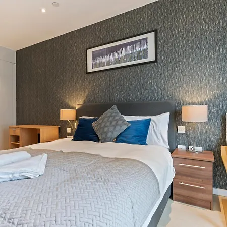 Elegant 2br Flat On 20th Floor Near Many Attractions *