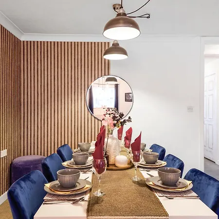 Holiday home Modern & Stylish House In - Garden