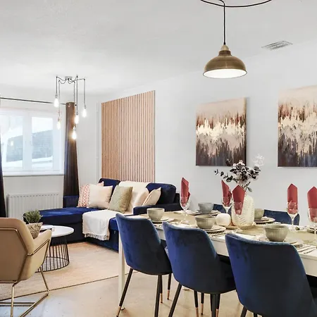 Holiday home Modern & Stylish House In - Garden