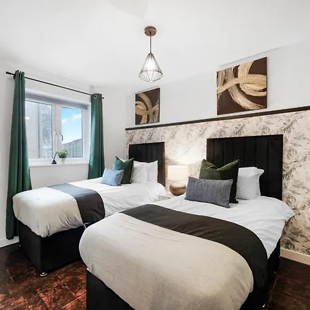 Modern & Stylish House In - Garden London