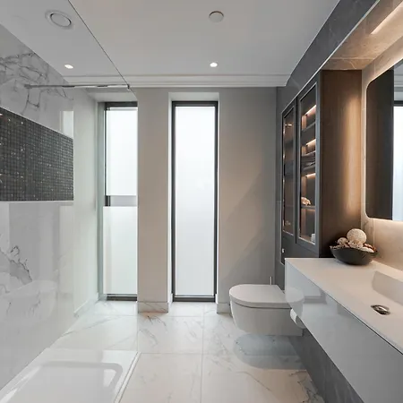 Arcadia Residences - Luxury In Kensington Apartment *