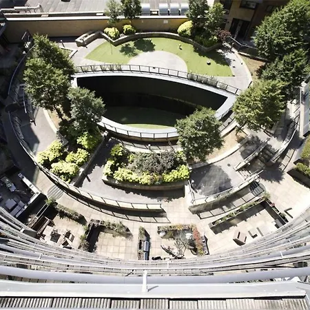 Tower Bridge Apartment *