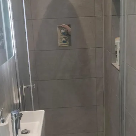 Serviced In London Apartment