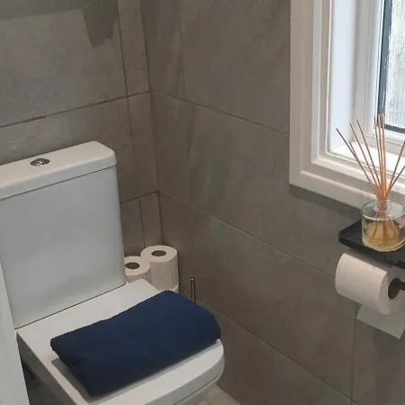 Serviced In London Apartment *