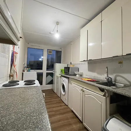 Charming For Rent Ideal For Tourists Near Portobello Market