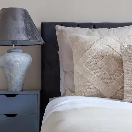 The Wimbledon Park Luxury Apartment *