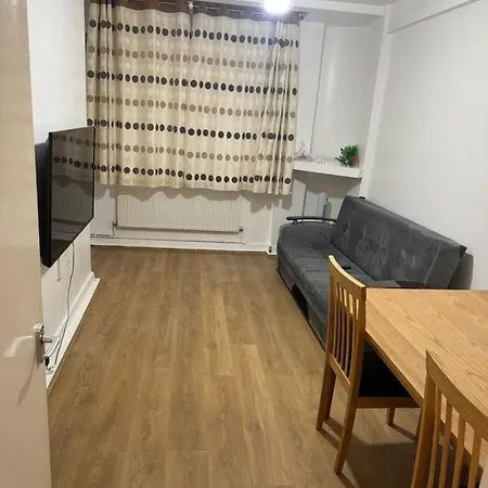 One Bedroom In Tower Bridge Road * London