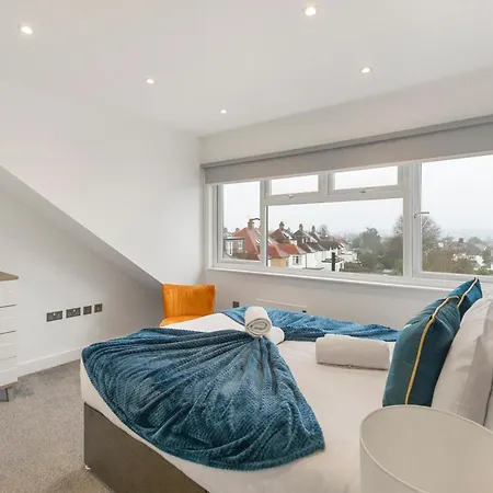Apartment Luxurious 2 Bedroom - - Location *