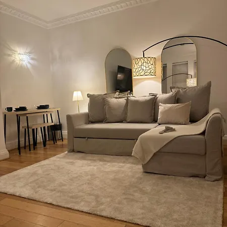 Hyde Park Corner House Homestay London
