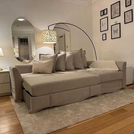 Hyde Park Corner House Homestay *