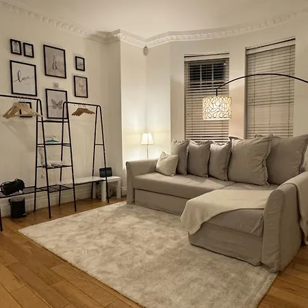 Homestay Hyde Park Corner House
