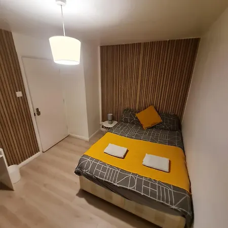 E2 Guest house London