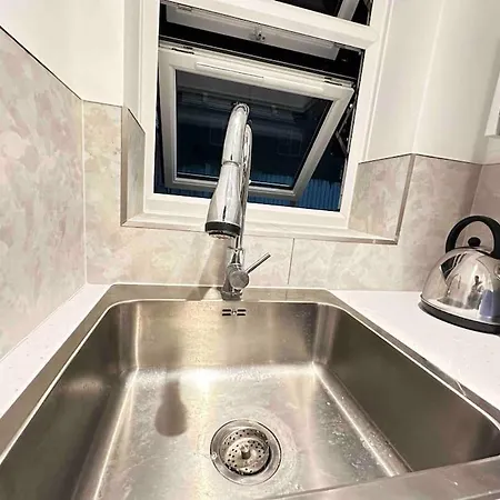 Apartment Spacious 1br Flat With Private Bath And Kitchen In Canary Wharf 2