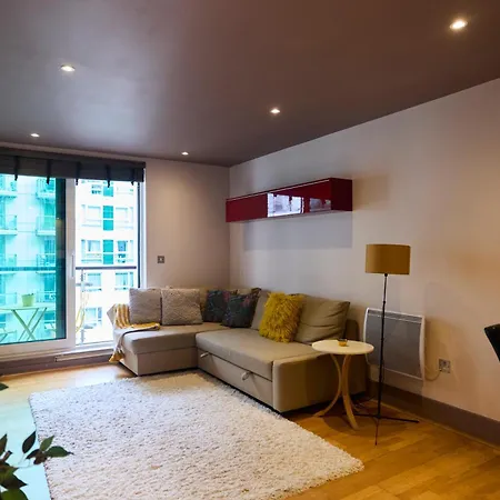 The Vauxhall Hideout - Comfy 2bdr Flat With Balcony Apartment London