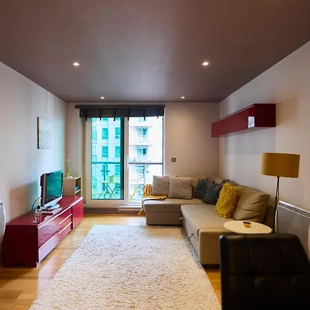 The Vauxhall Hideout - Comfy 2bdr Flat With Balcony *