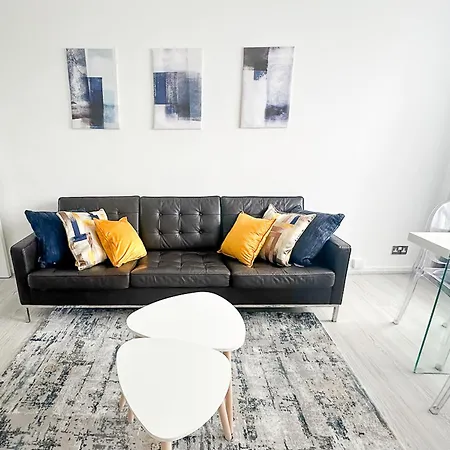 3 Bedroom Flat Haggerston, Hackney, Apartment *