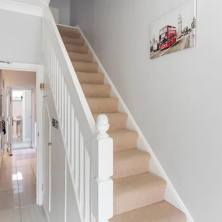 Chrystal Palace With Free Parking Lambeth Apartment