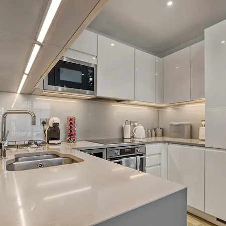 Stylish And Spacious- One Bed In Nine Elms Apartmán *