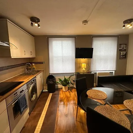 Lovely 2 Bedrooms Apartment *