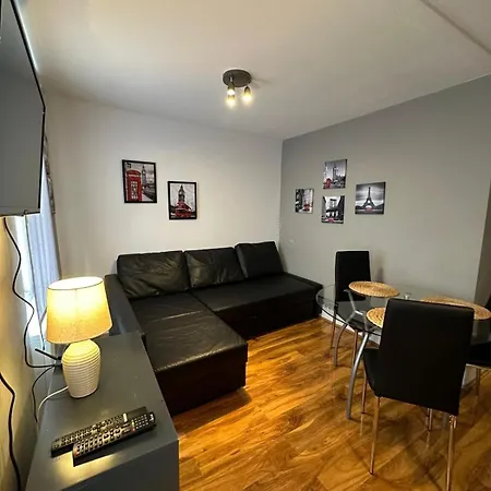 Lovely 2 Bedrooms Apartment *