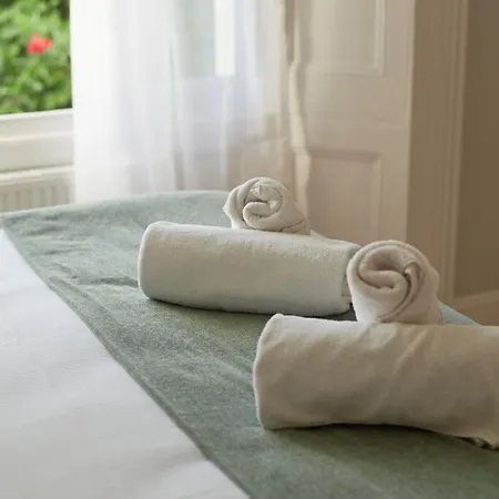 Parea Living - Notting Hill, Stylish 1-bedroom Flat, Private Gardens, Remote Working * London
