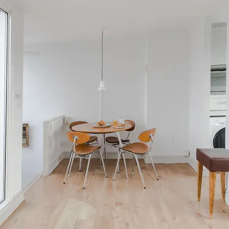 Light-filled Primrose Hill Rooftop Retreat Apartment *