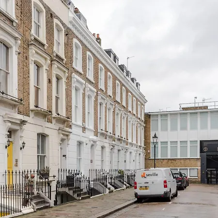 Light-filled Primrose Hill Rooftop Retreat London